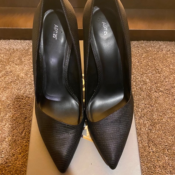 Black heels - Picture 3 of 4